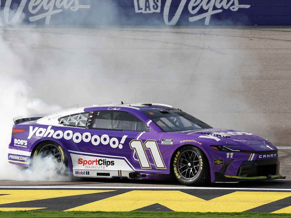 Denny Hamlin 2026 Yahoo / Las Vegas 3.15.26 Race Win 1:24 Color Chrome Nascar Diecast