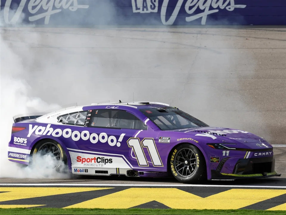 DENNY HAMLIN 2026 YAHOO LAS VEGAS RACED WIN 1:24 ELITE DIECAST
